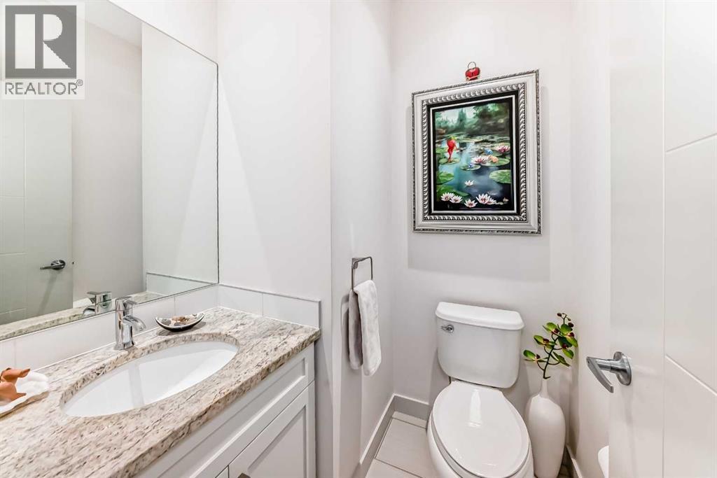 1048 Regal Crescent NE - 14