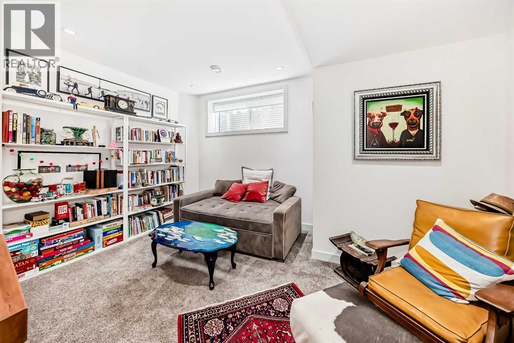 1048 Regal Crescent NE - 30