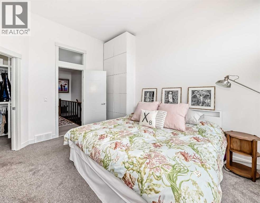 1048 Regal Crescent NE - 19