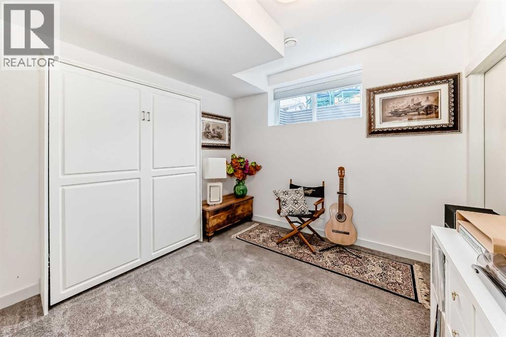 1048 Regal Crescent NE - 33