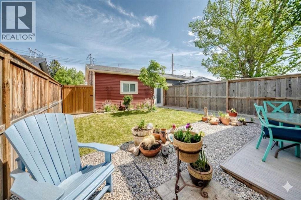 1048 Regal Crescent NE - 36