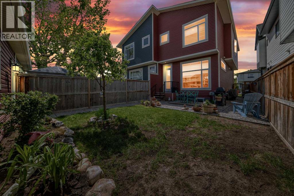 1048 Regal Crescent NE - 41