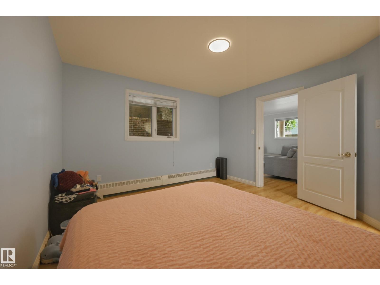 #33 9914 80 AV NW - 15
