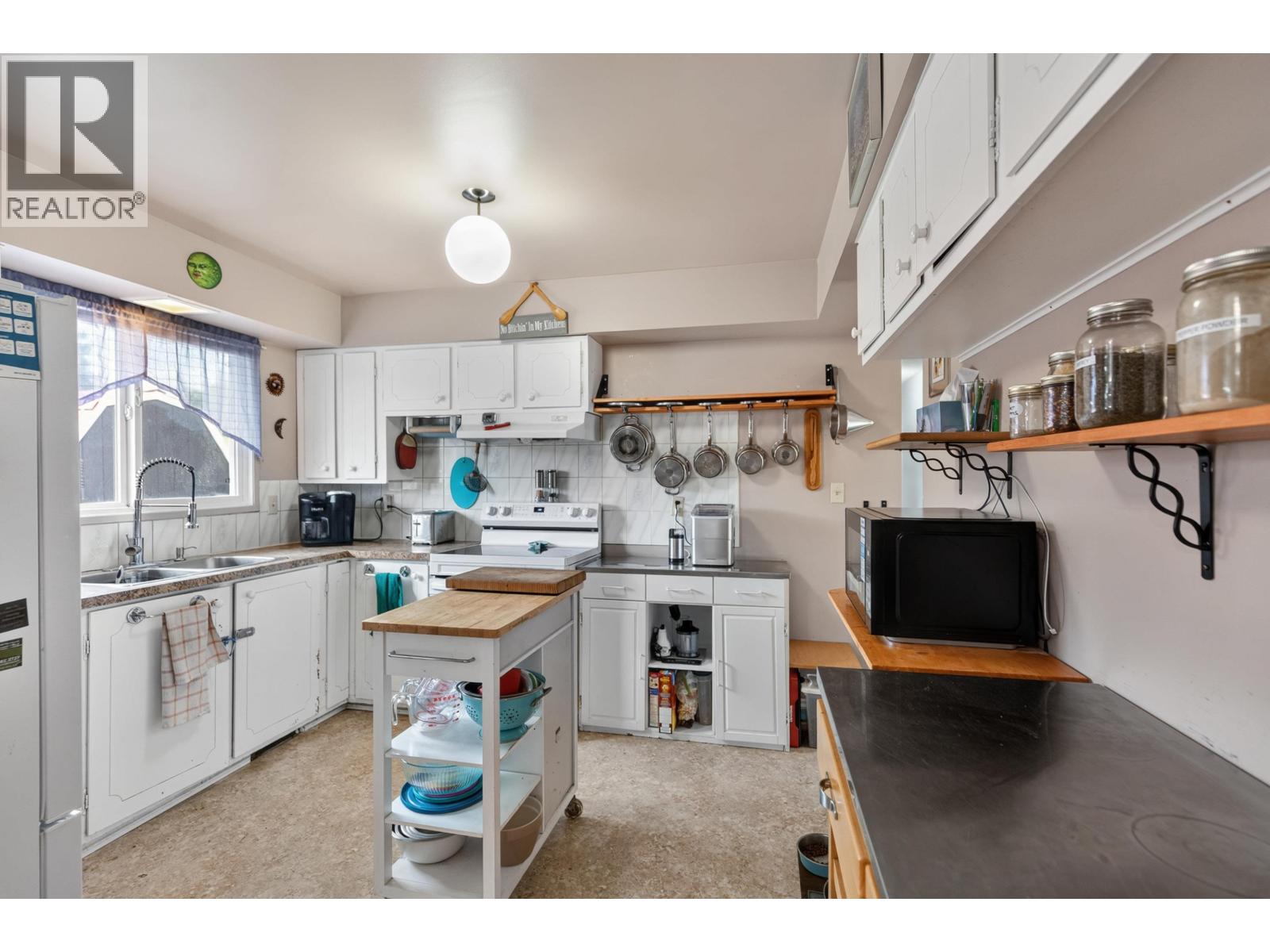 4293 PUNCHAW CRESCENT - 6
