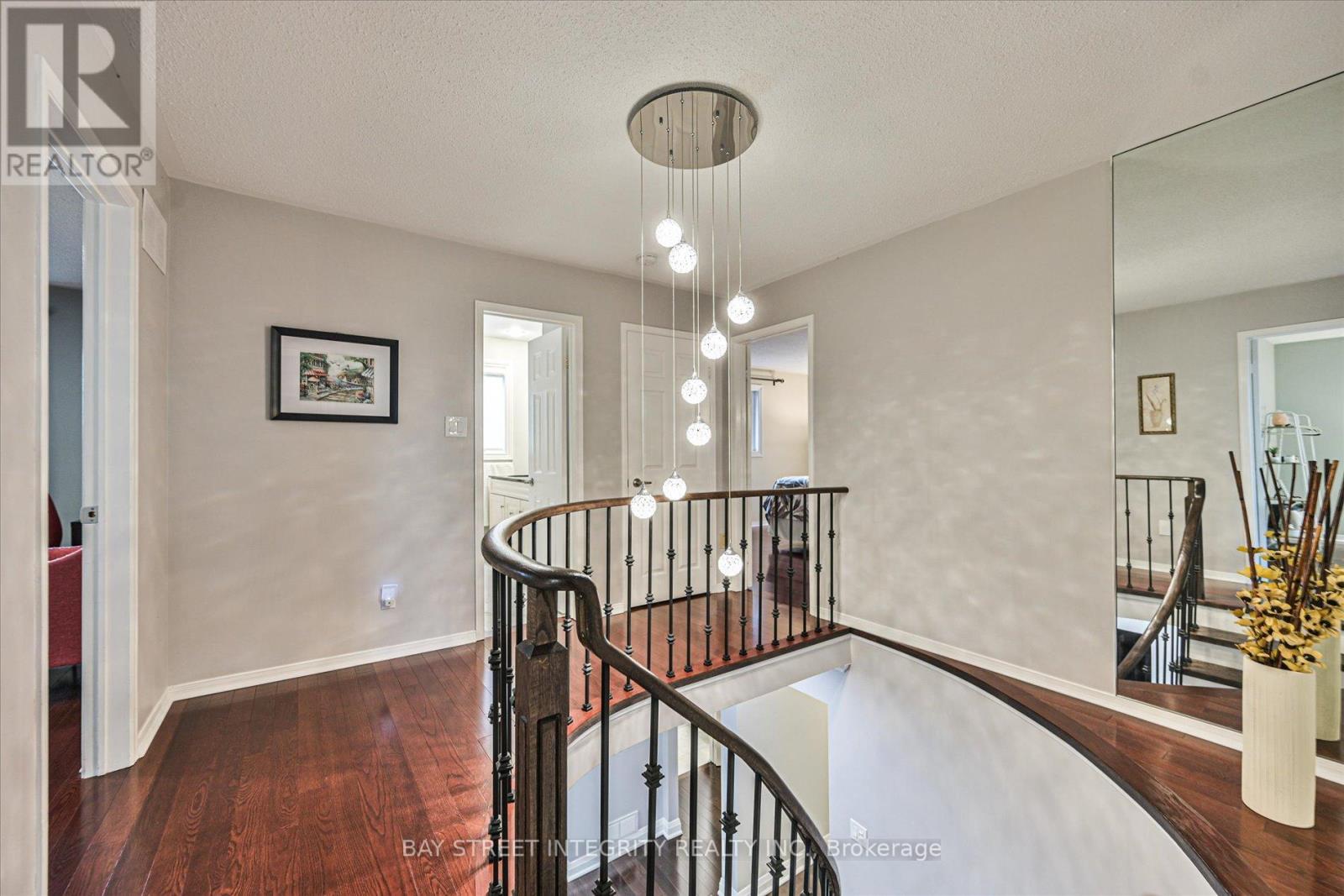 535 MALVERN CRESCENT - 19