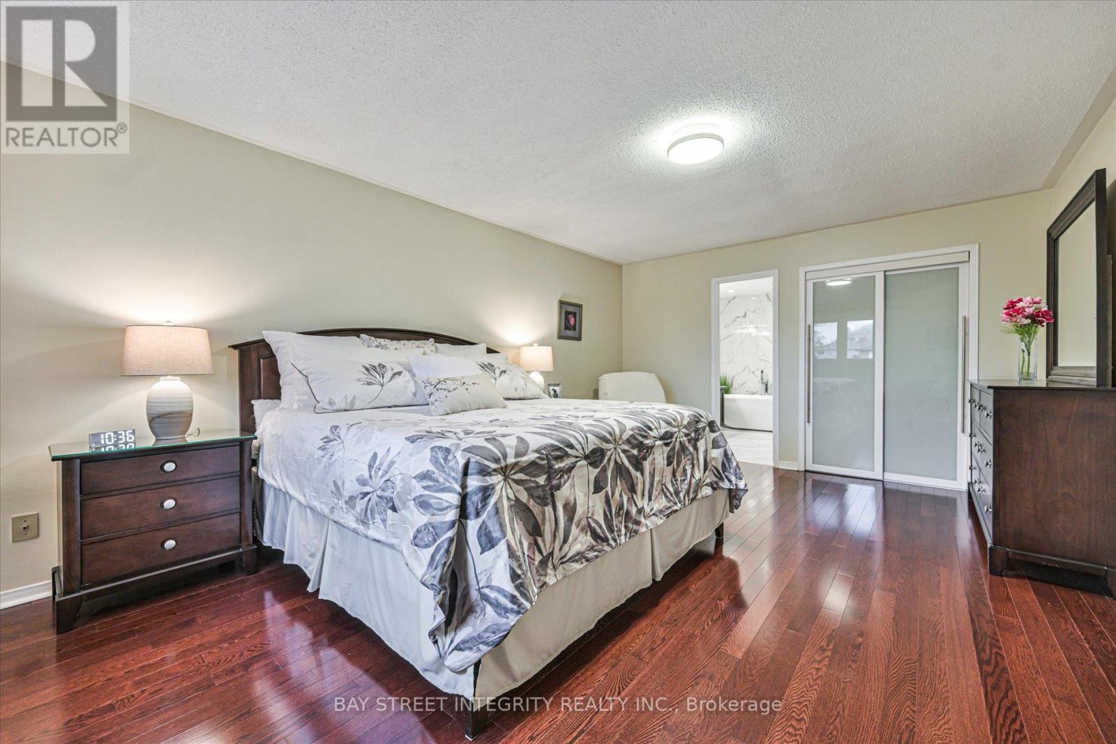 535 MALVERN CRESCENT - 22
