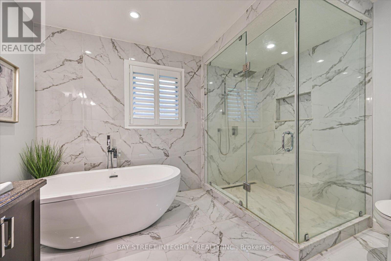 535 MALVERN CRESCENT - 24