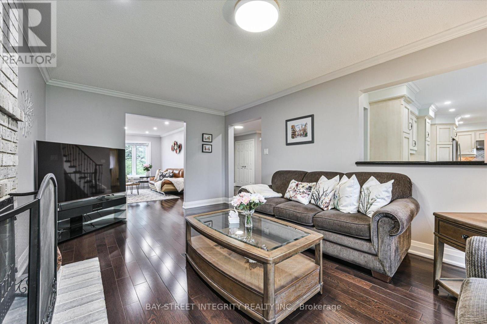 535 MALVERN CRESCENT - 8