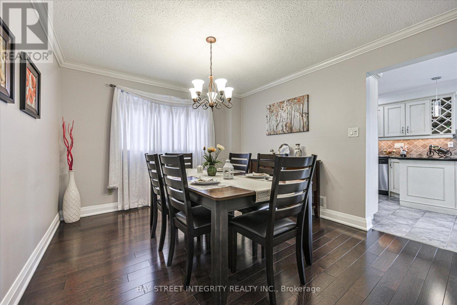 535 MALVERN CRESCENT - 9