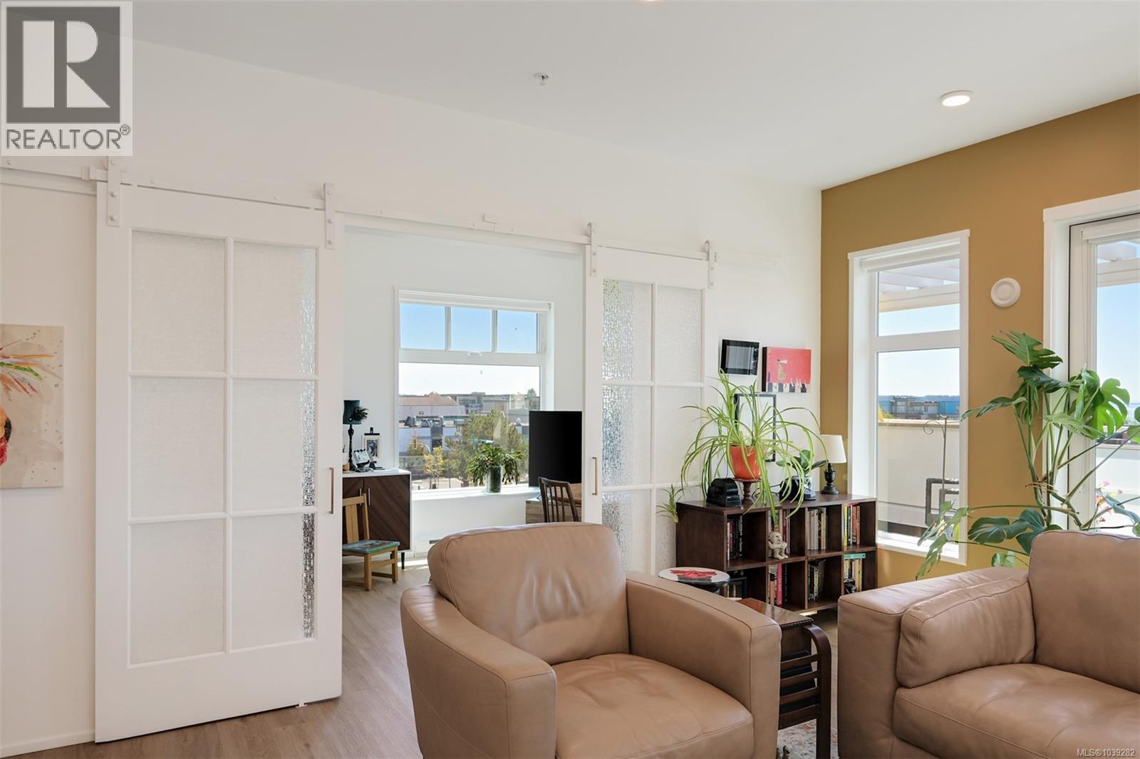#401 2348 Beacon Ave - 17