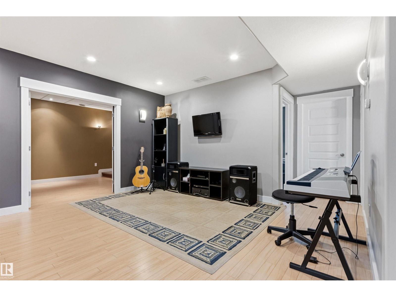 5709 MCLUHAN BA NW - 40