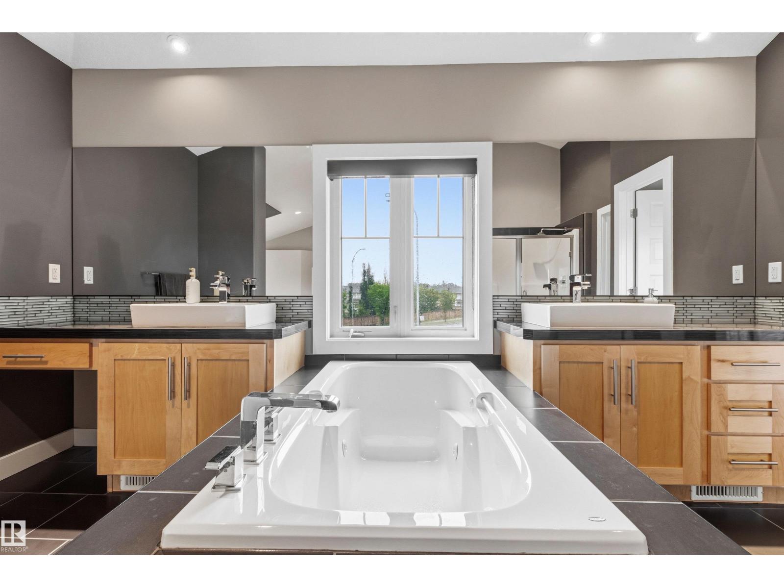 5709 MCLUHAN BA NW - 30