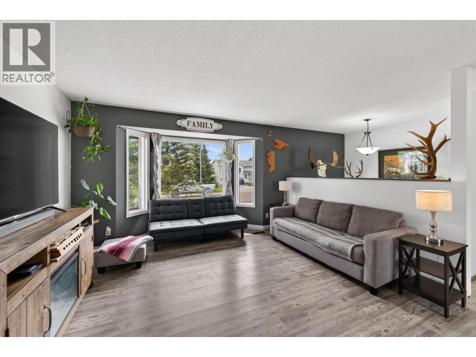 8208 98 AVENUE - 3