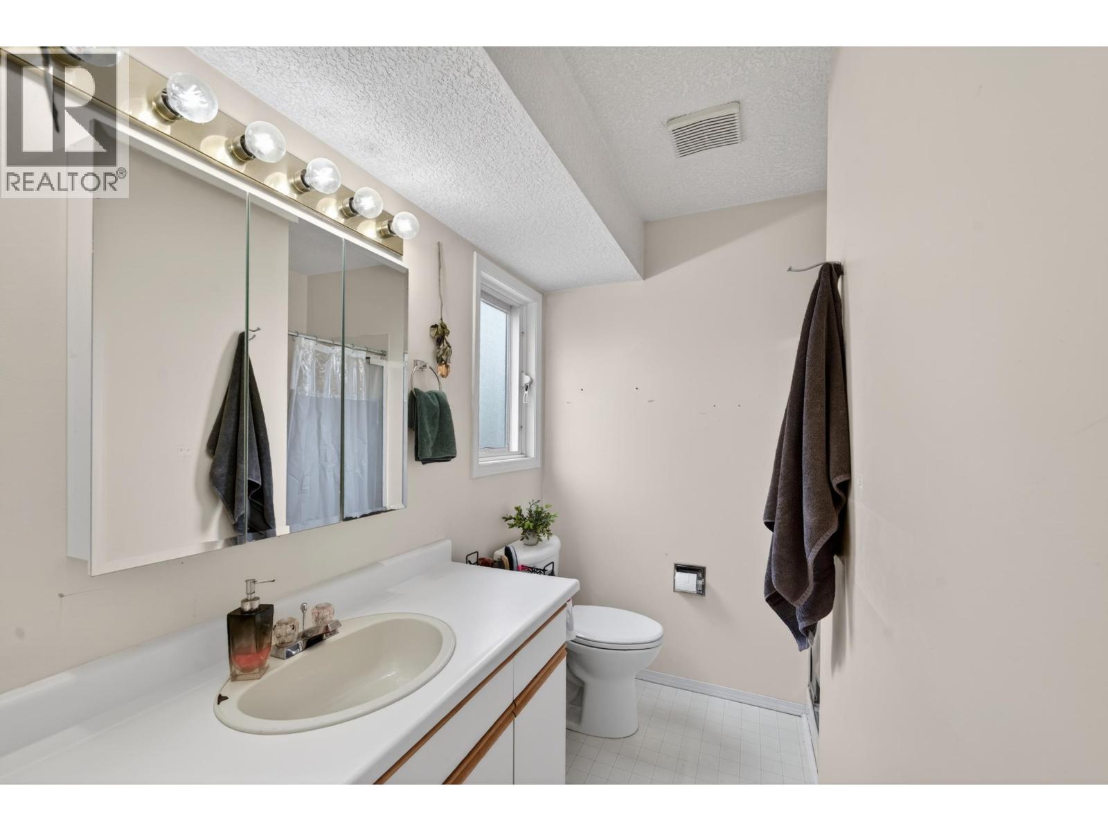 8208 98 AVENUE - 10