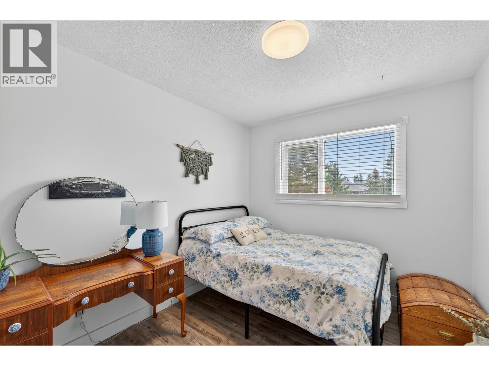 8208 98 AVENUE - 11