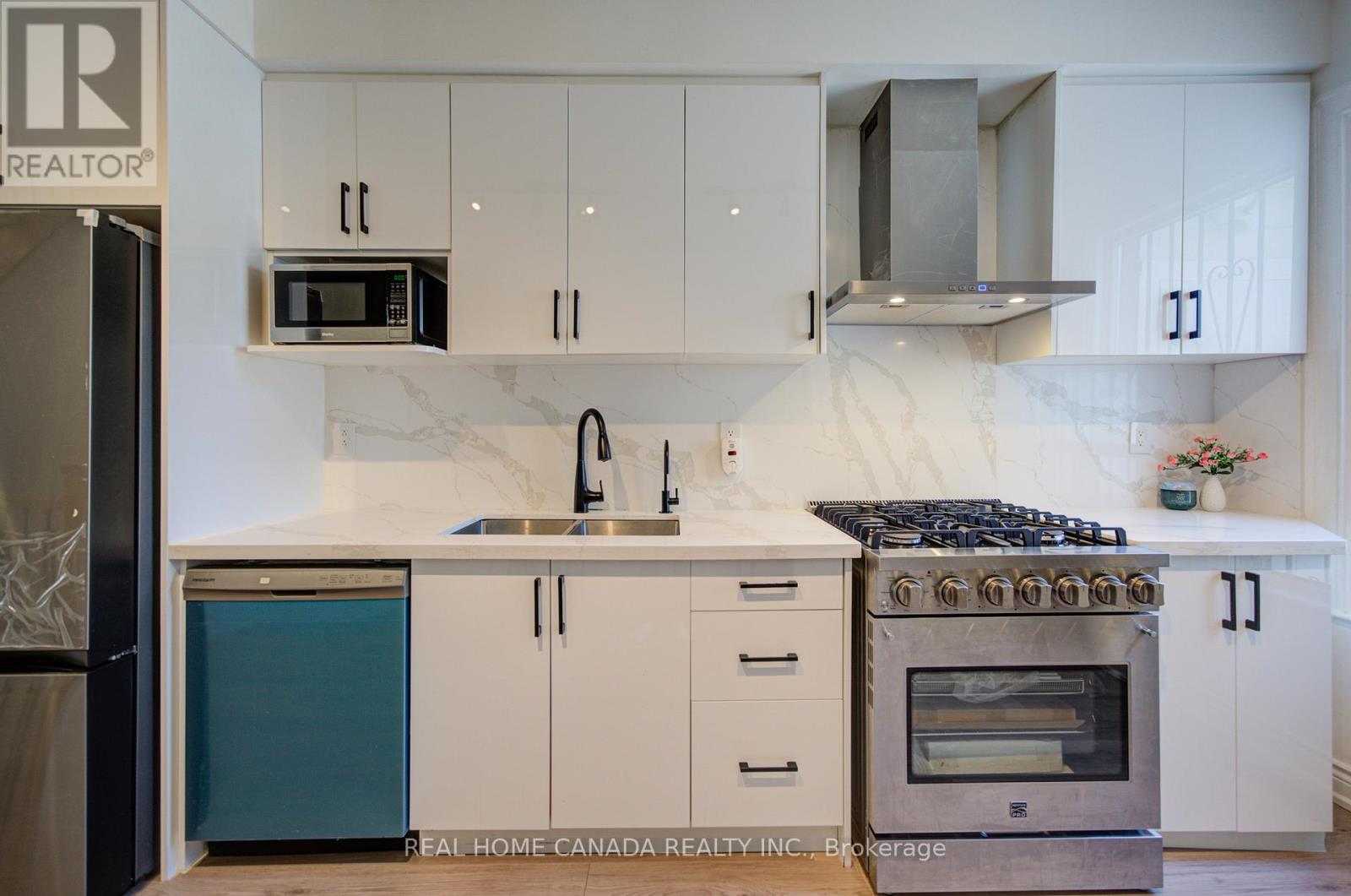 1145 DUFFERIN STREET - 12