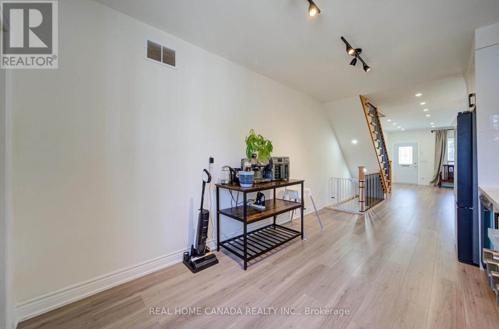 1145 DUFFERIN STREET - 13