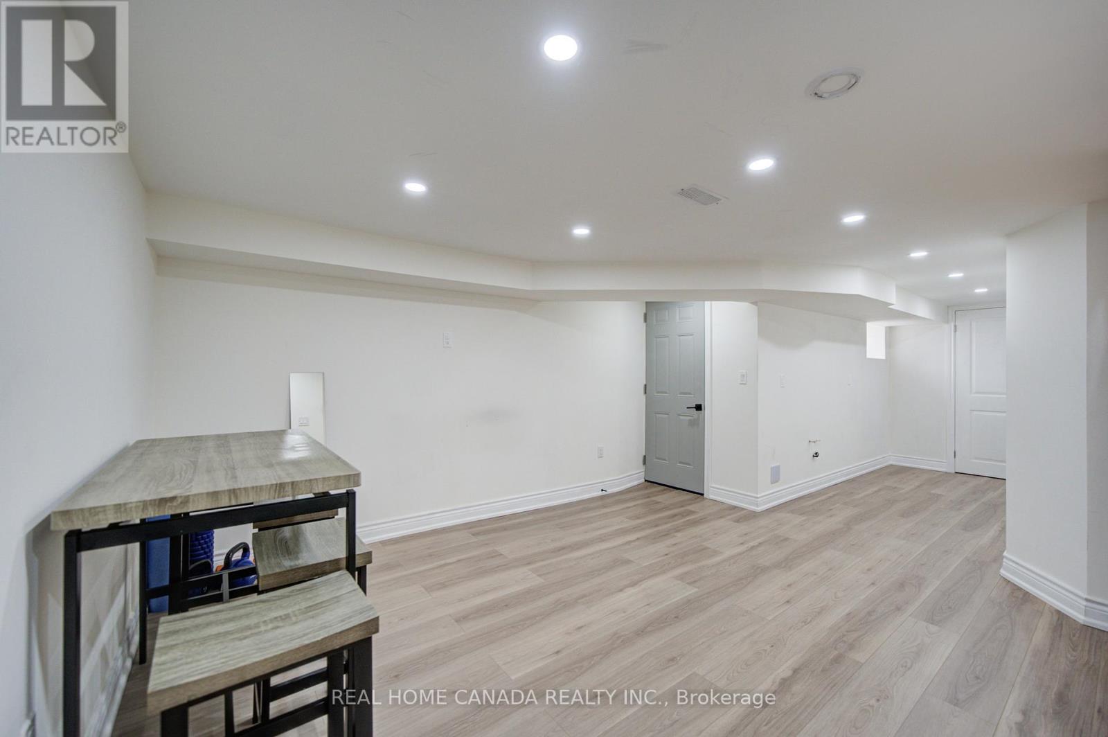 1145 DUFFERIN STREET - 23