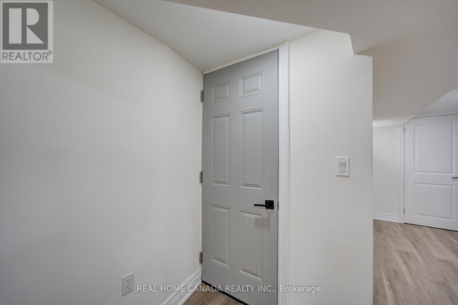 1145 DUFFERIN STREET - 26