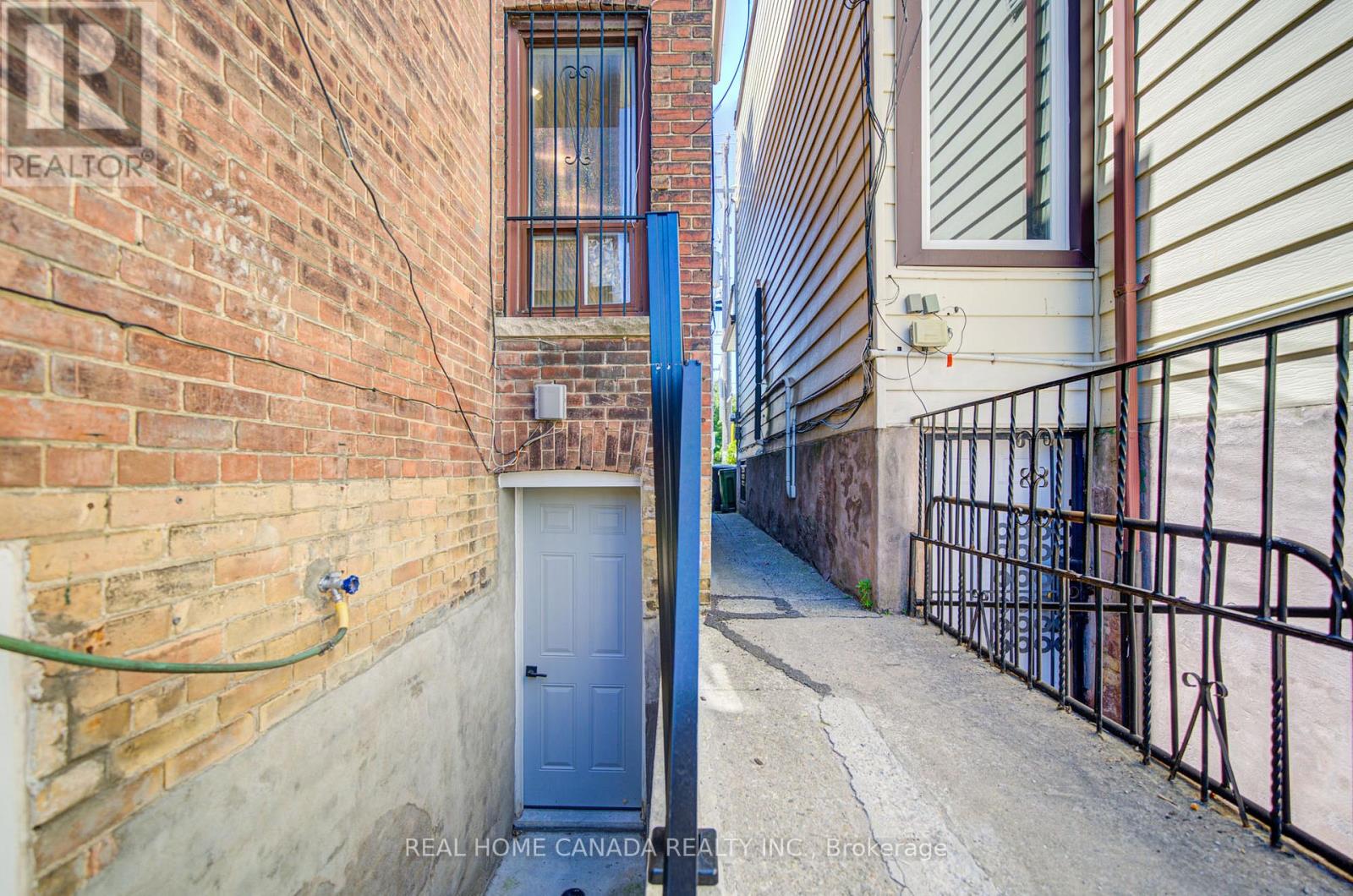 1145 DUFFERIN STREET - 31