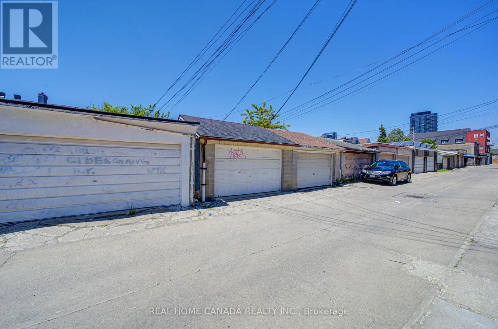 1145 DUFFERIN STREET - 32