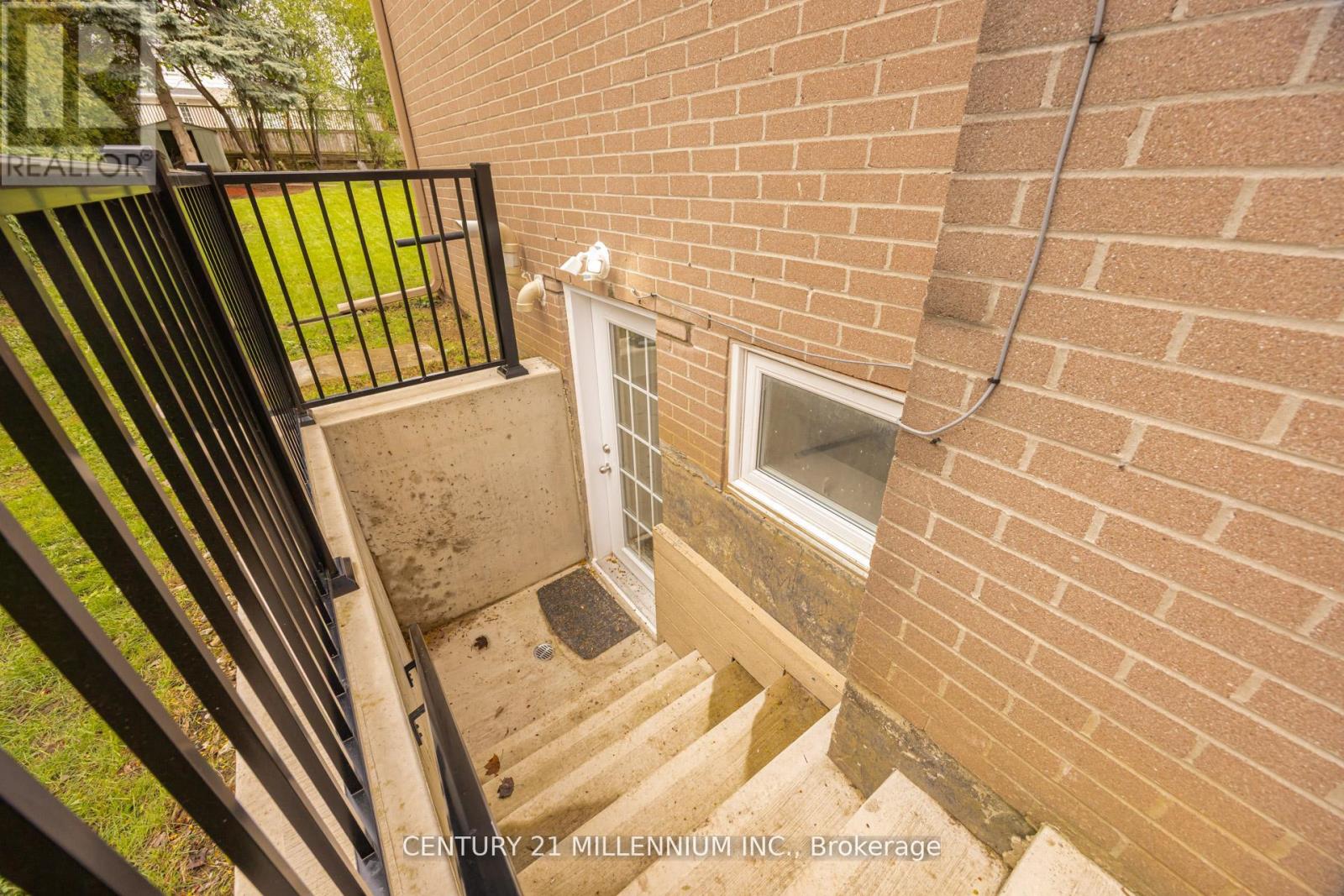 18 RIDGEHILL DRIVE - 26