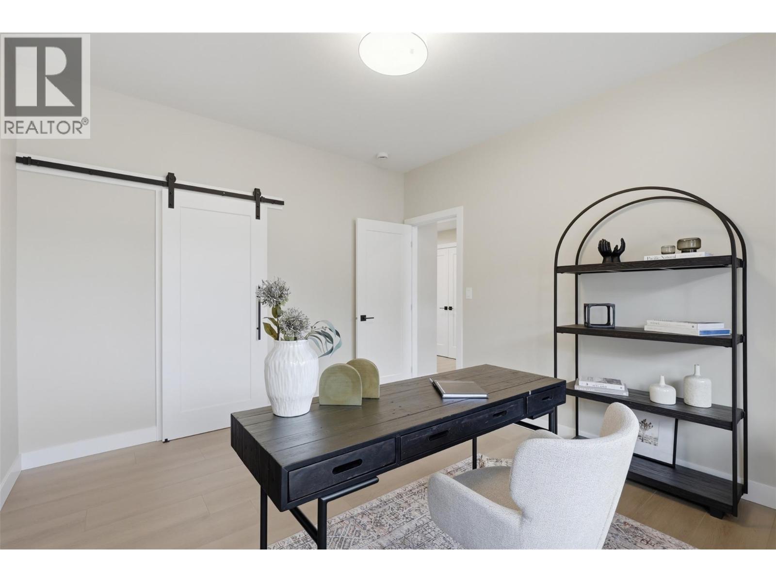 2086 LINFIELD Drive - 40