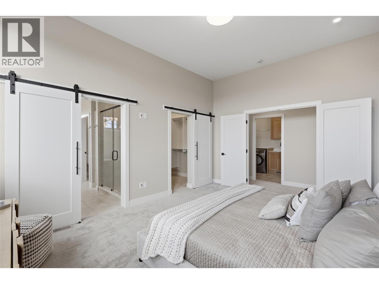 2086 LINFIELD Drive - 52