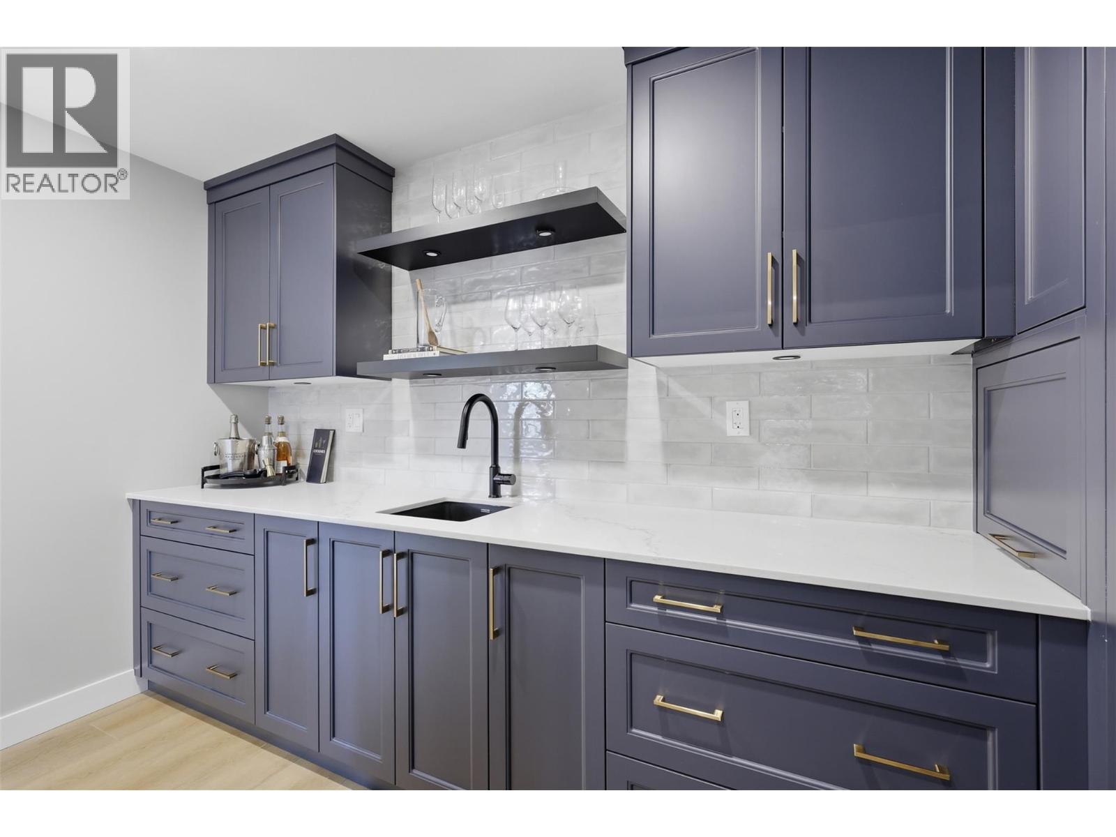 2086 LINFIELD Drive - 35