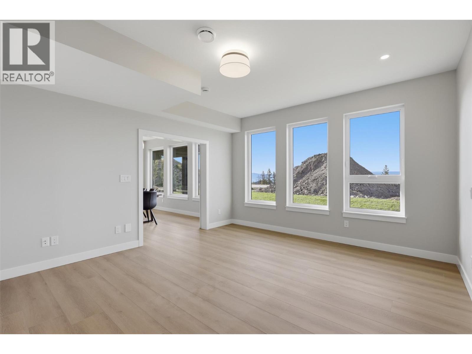 2086 LINFIELD Drive - 31