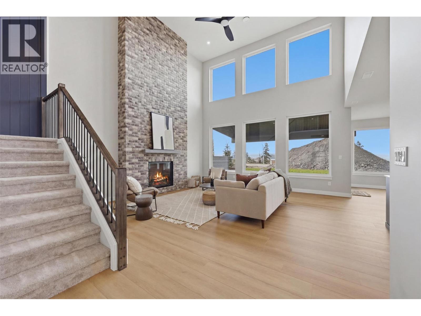 2086 LINFIELD Drive - 8