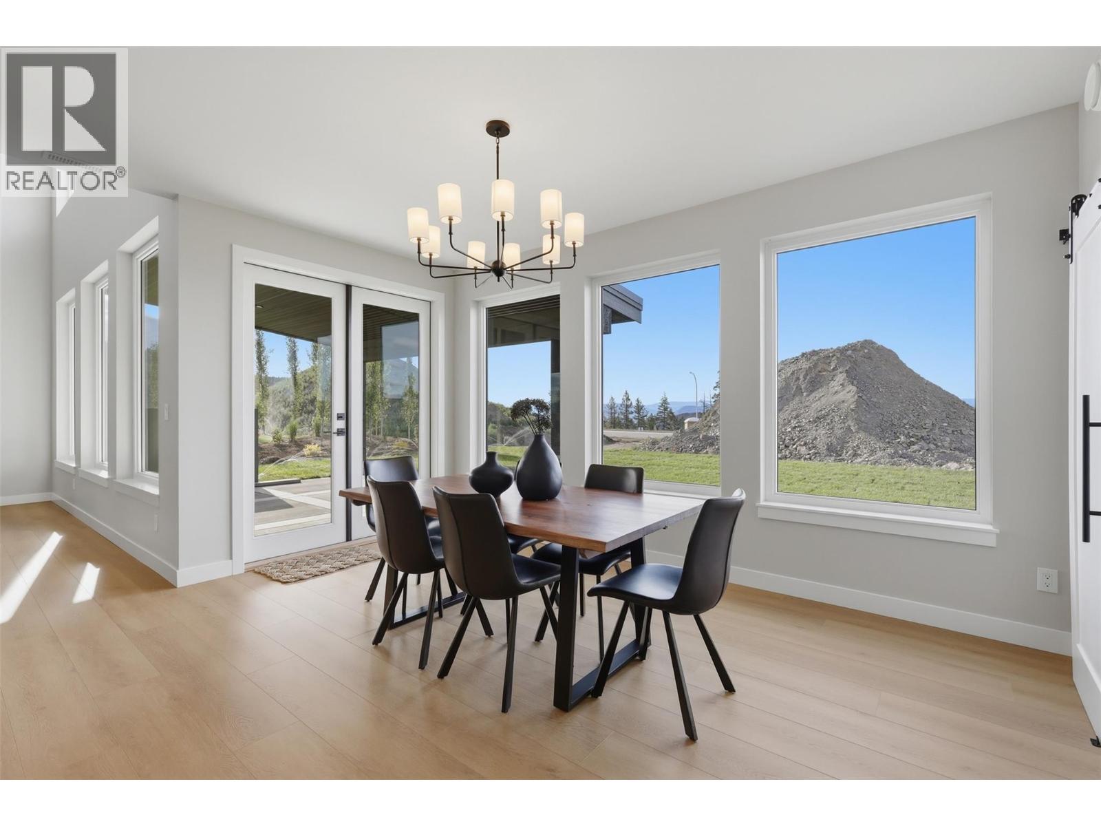 2086 LINFIELD Drive - 25