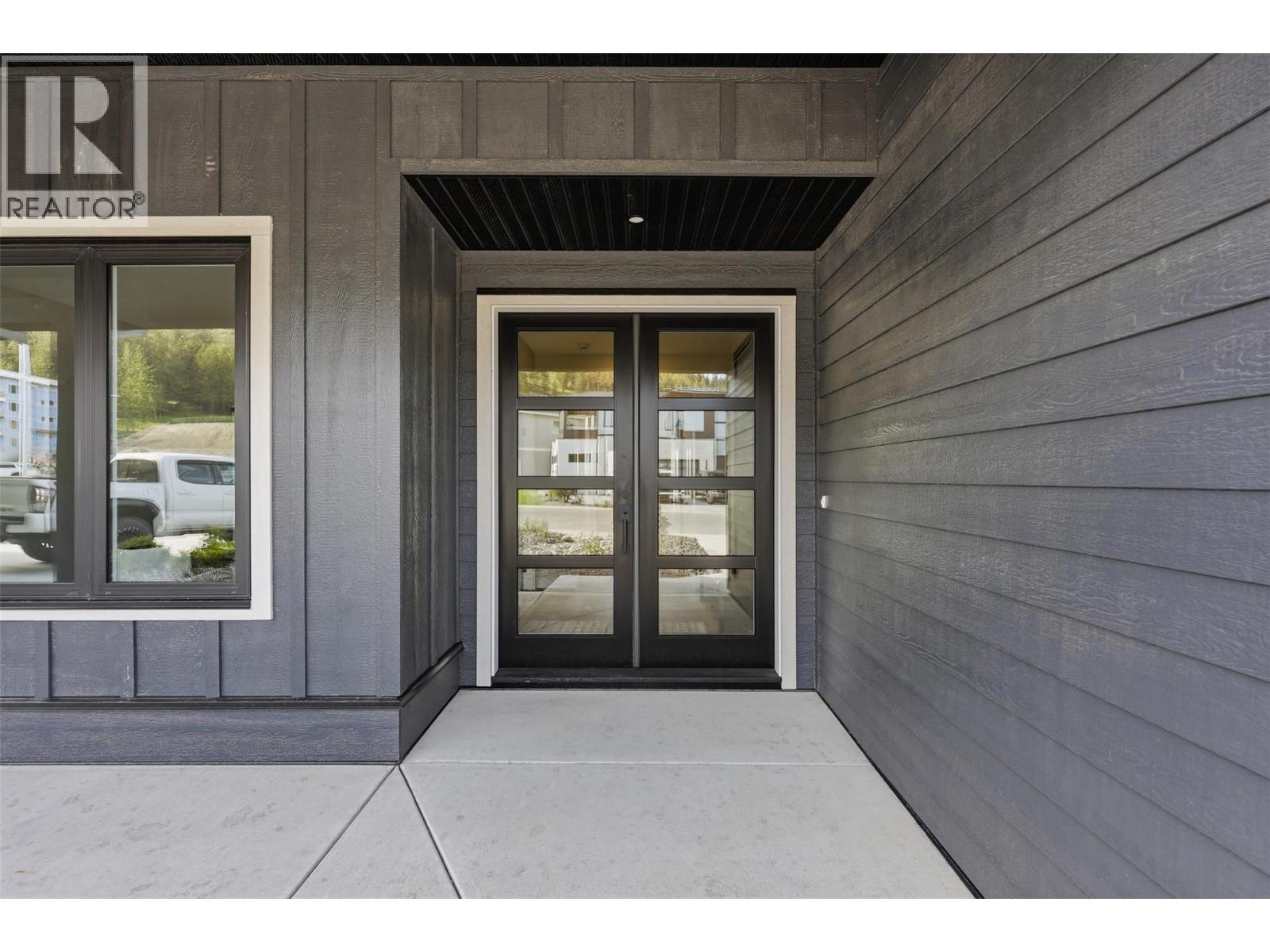 2086 LINFIELD Drive - 5