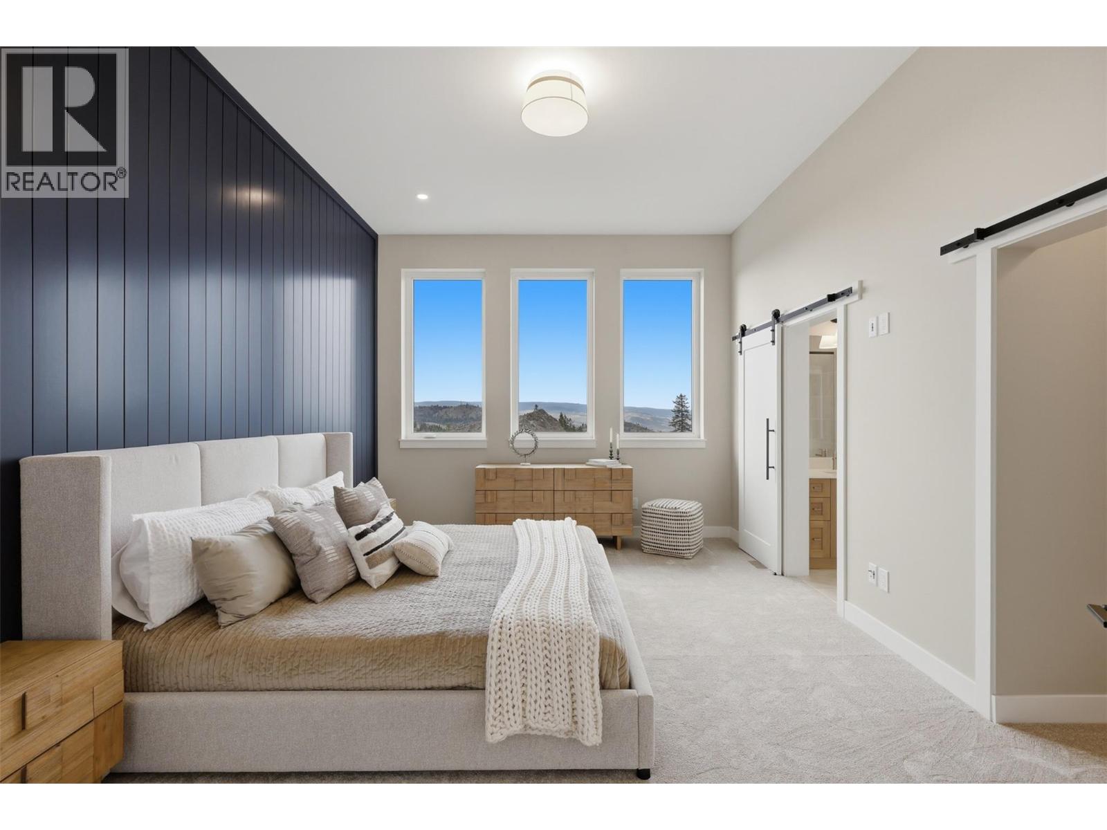 2086 LINFIELD Drive - 47