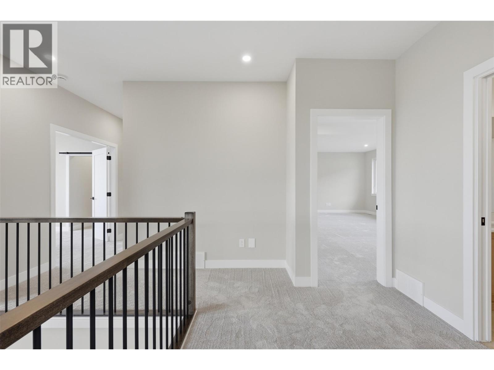 2086 LINFIELD Drive - 46