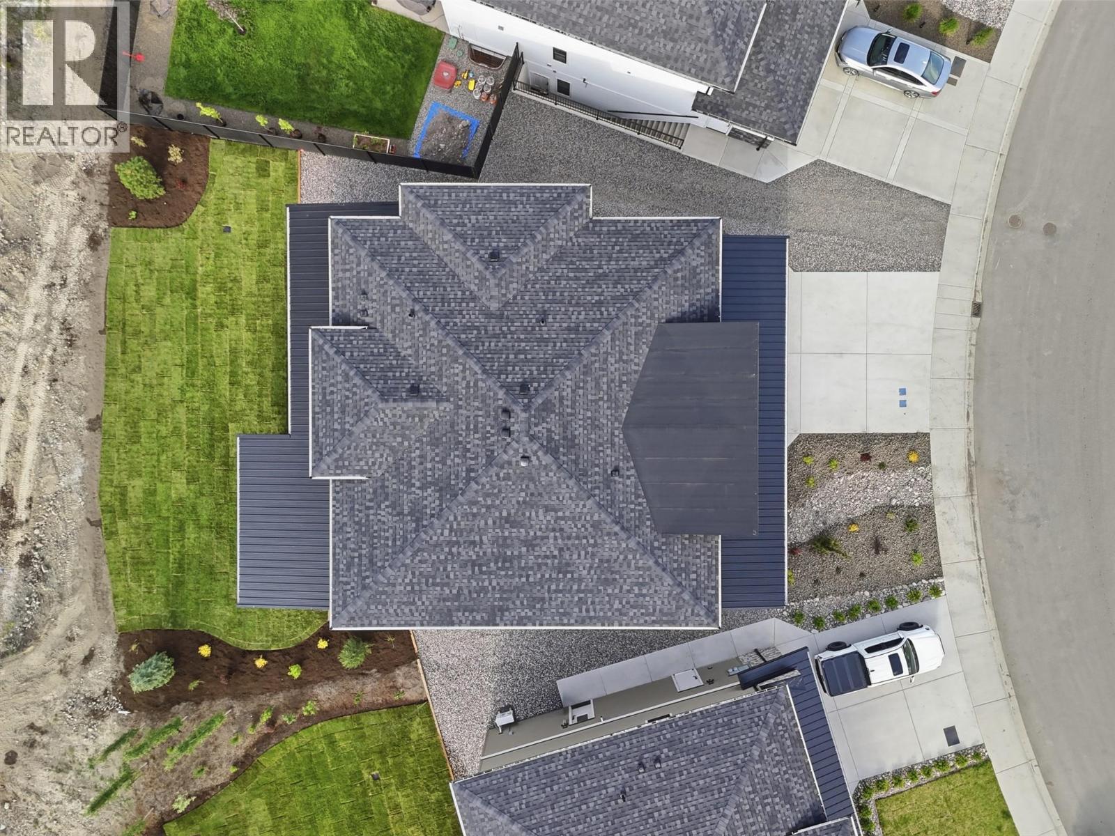 2086 LINFIELD Drive - 74