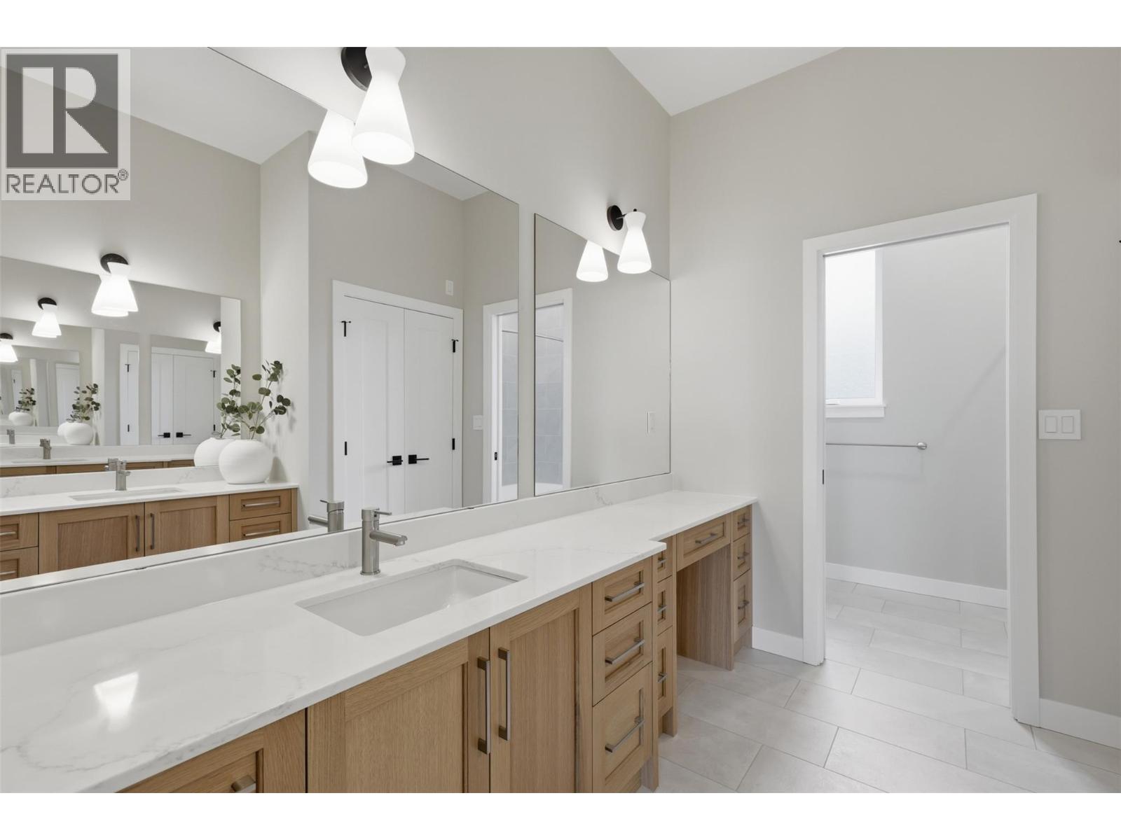 2086 LINFIELD Drive - 67