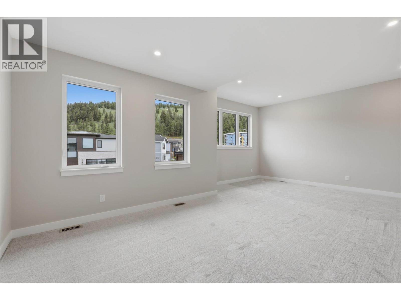 2086 LINFIELD Drive - 65