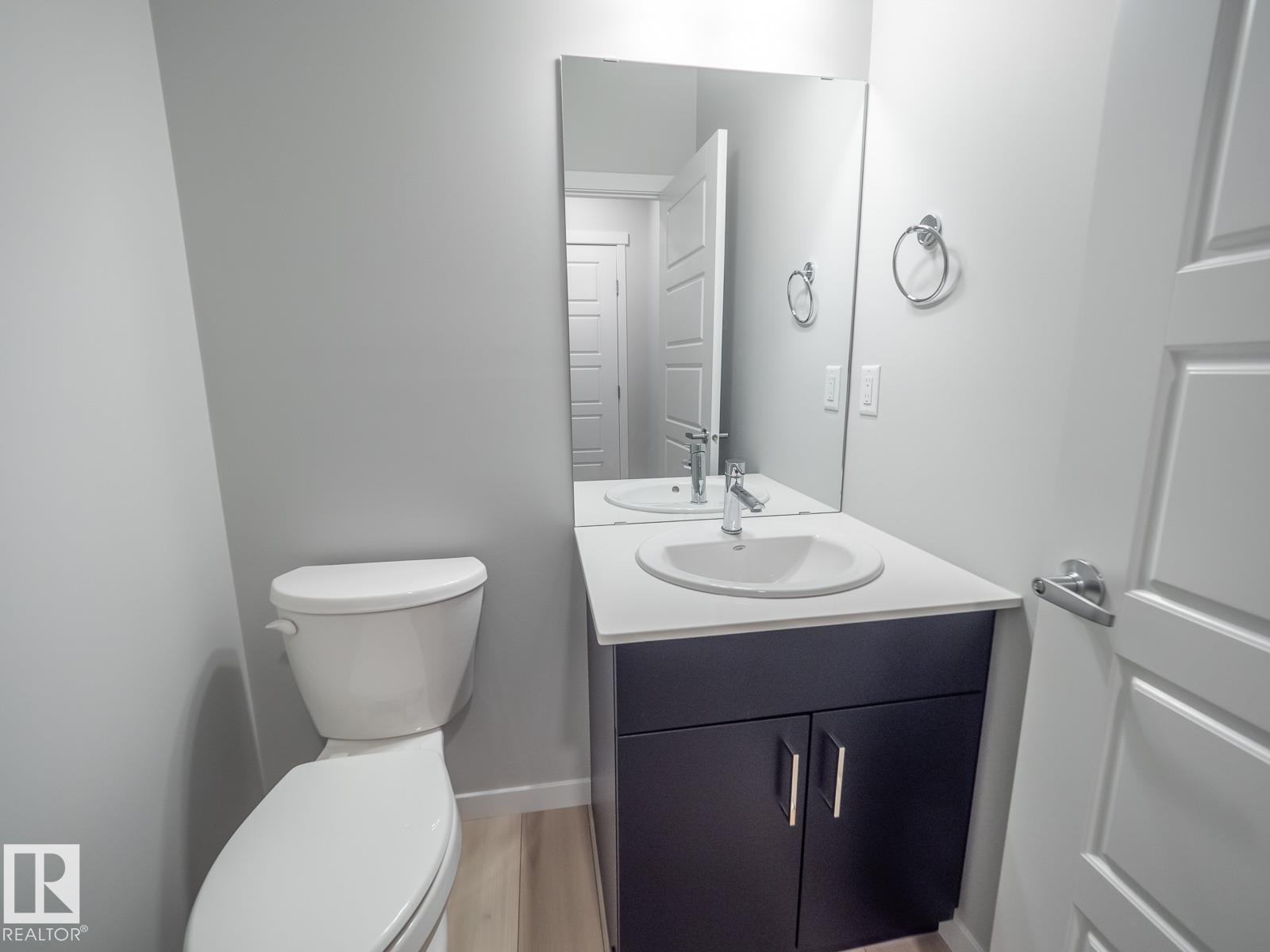 1090 McLeod AV - 11