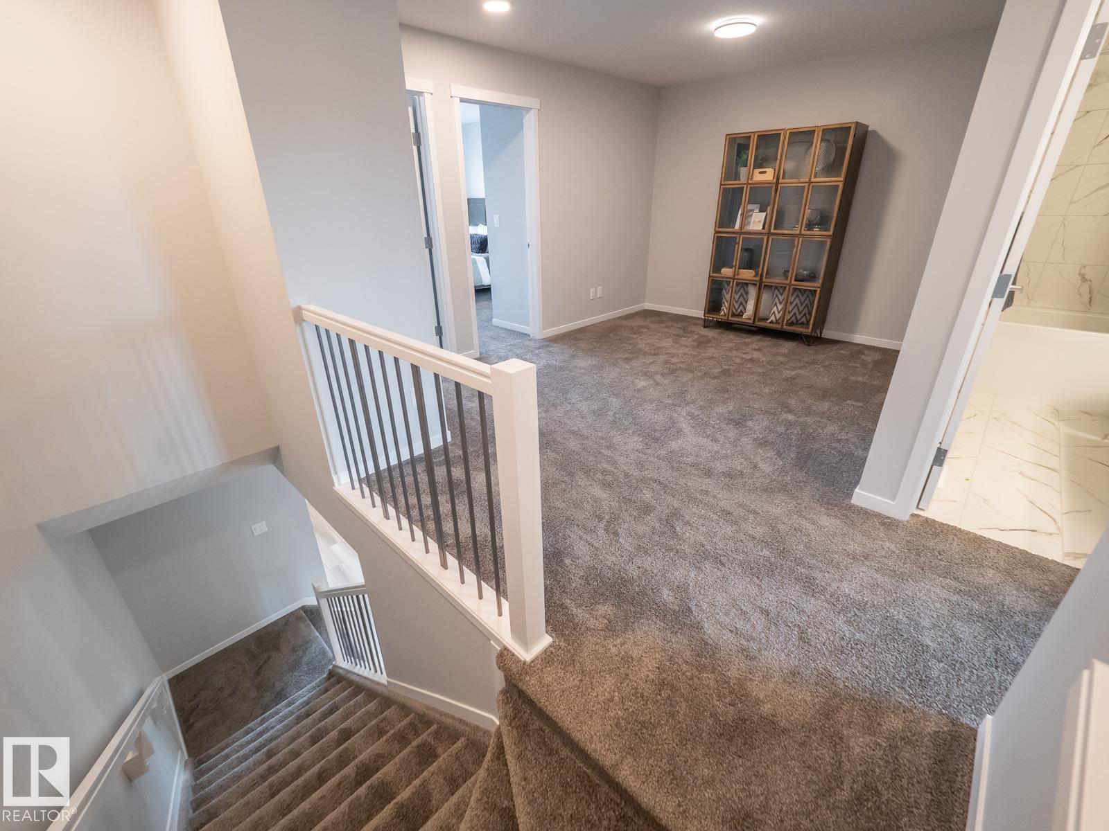 1090 McLeod AV - 13