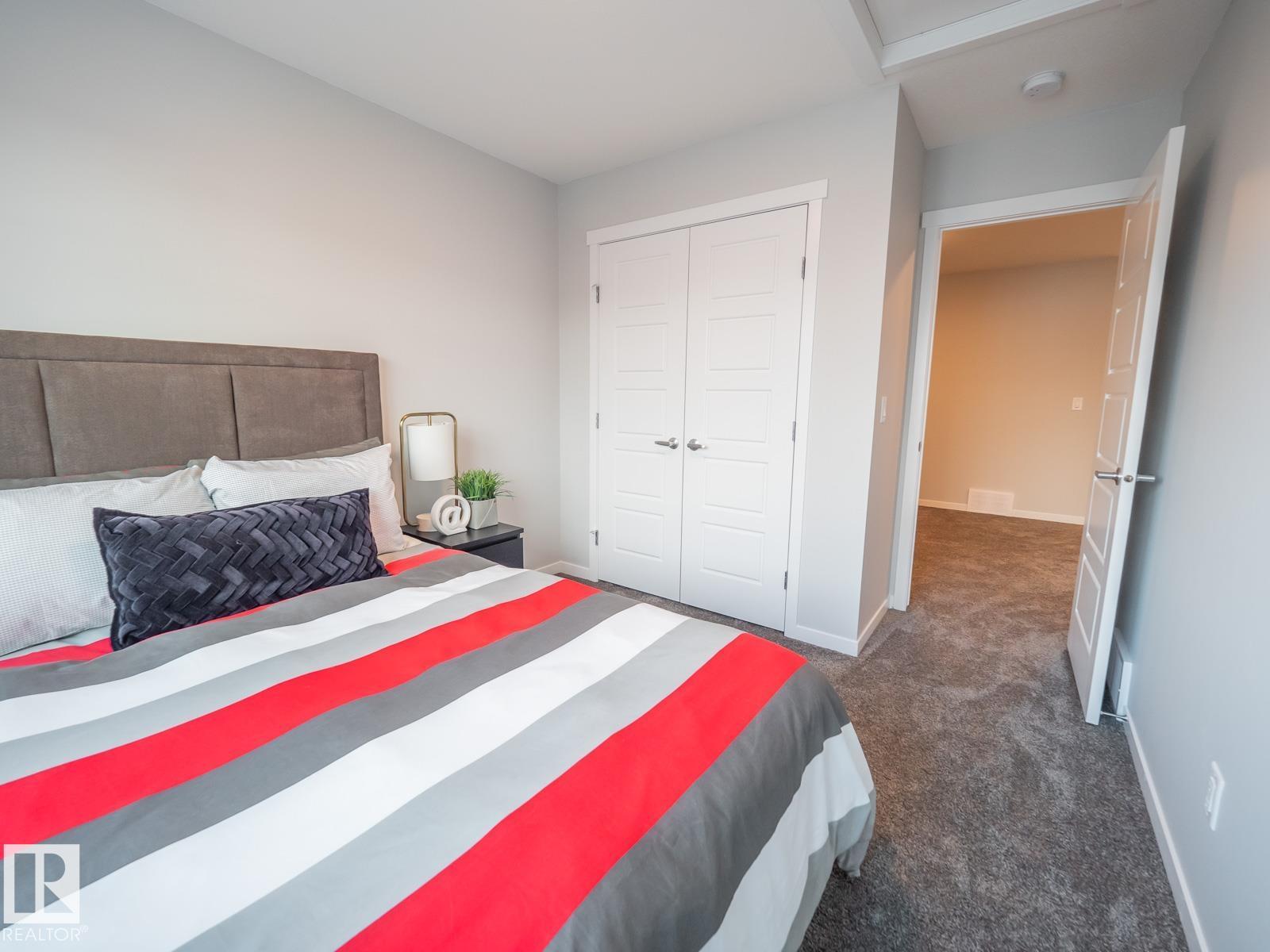 1090 McLeod AV - 24
