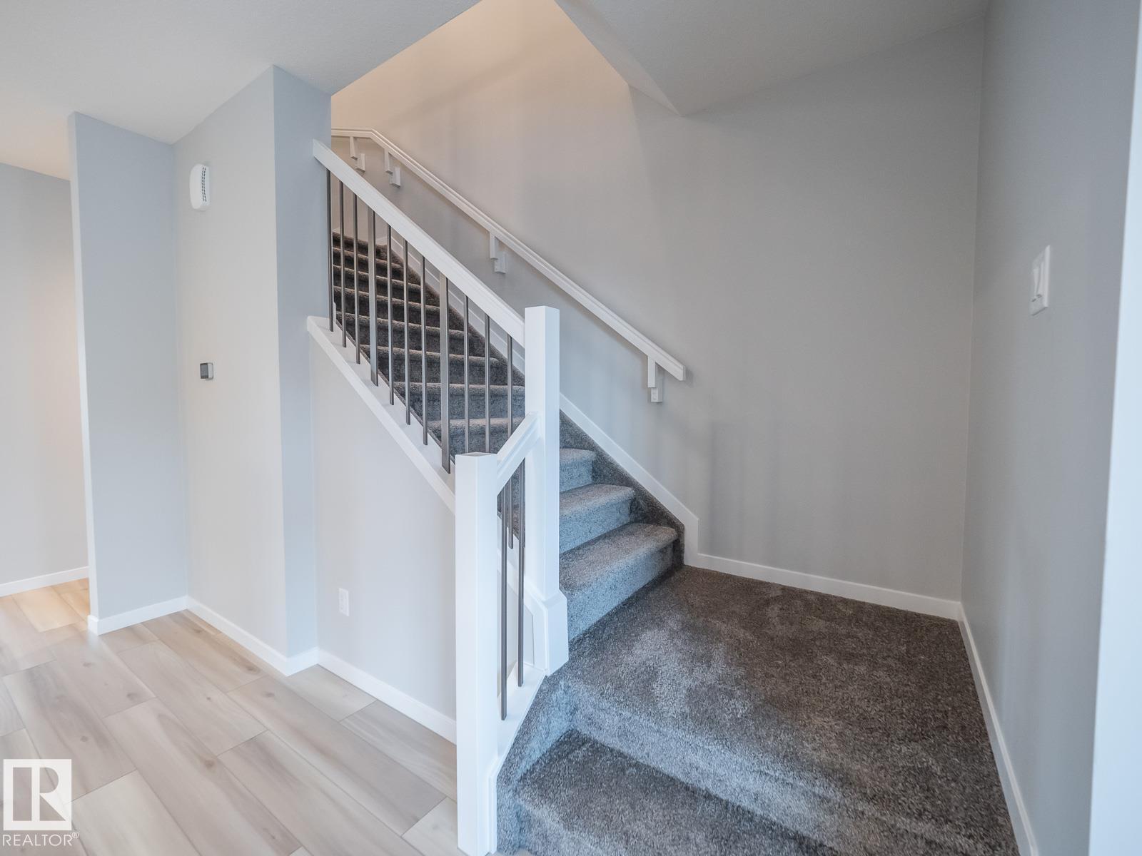 1090 McLeod AV - 12