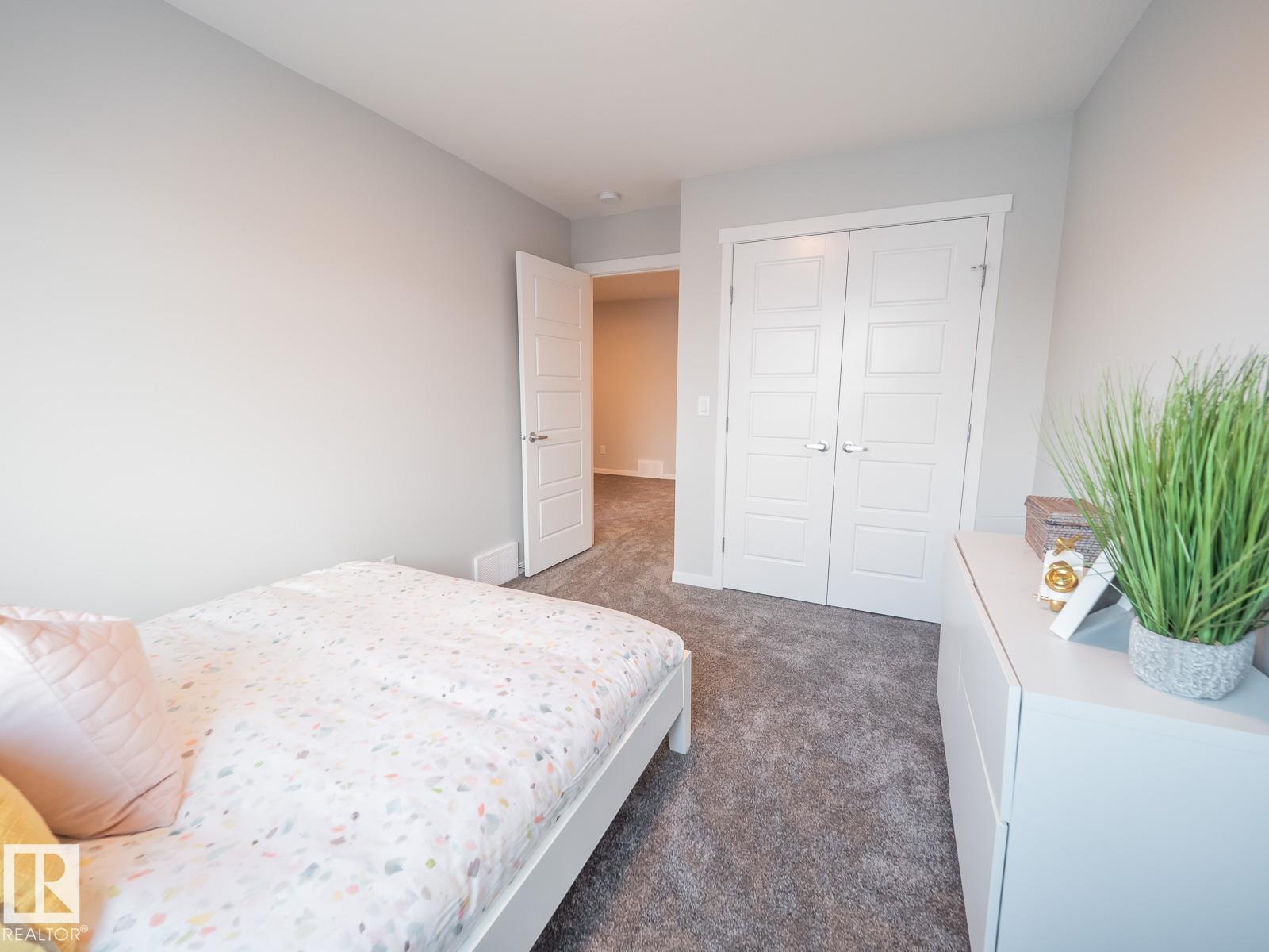 1090 McLeod AV - 21