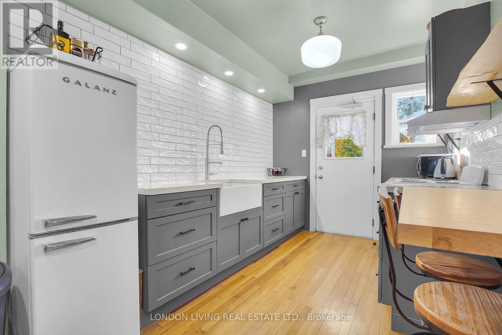 #3 49 RIDOUT STREET S - 12