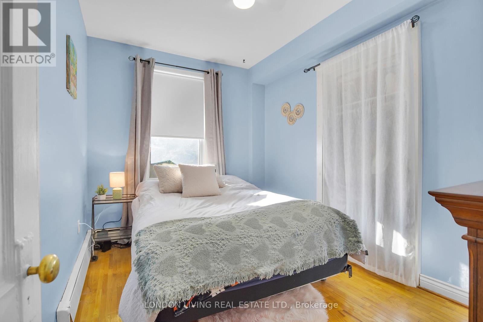 #3 49 RIDOUT STREET S - 17