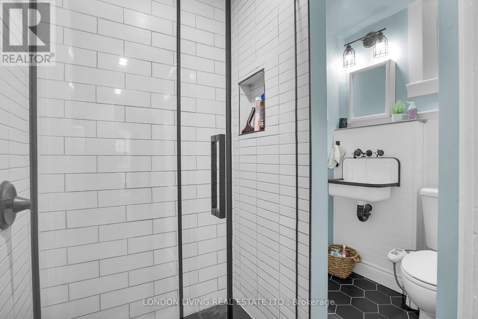 #3 49 RIDOUT STREET S - 18