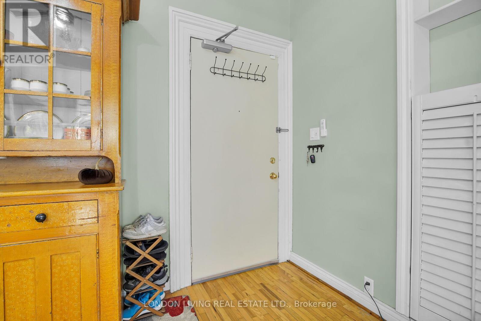 #3 49 RIDOUT STREET S - 4