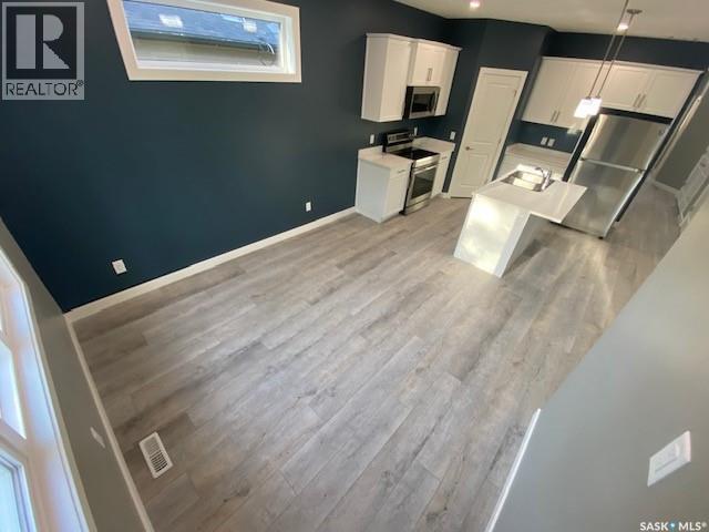 3067 Elphinstone STREET - 4