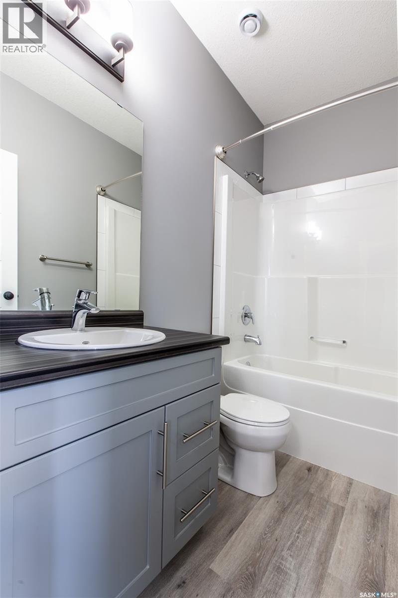 2748 MacKay STREET - 11