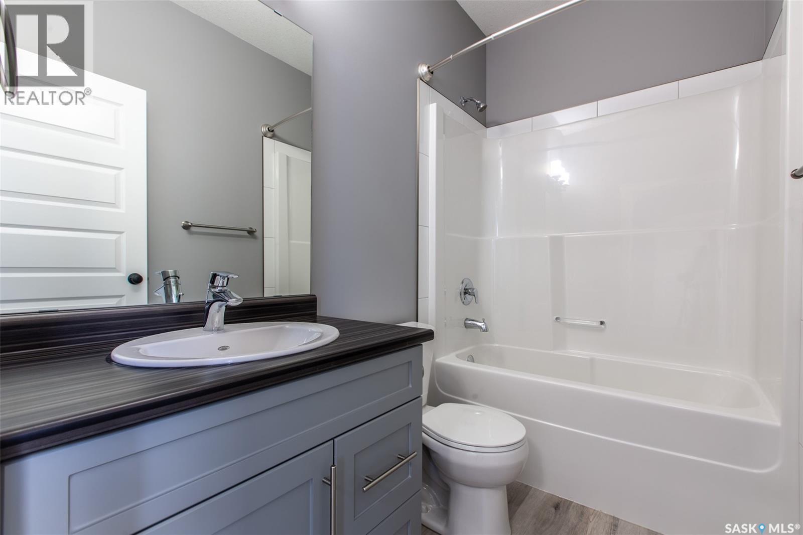 2748 MacKay STREET - 12